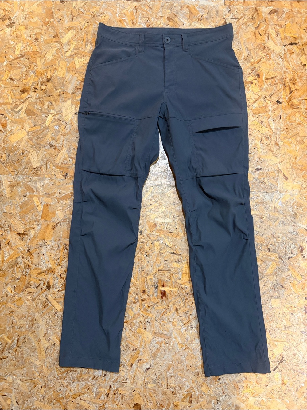 MEC Men's Cargo Pants in Dark Charcoal